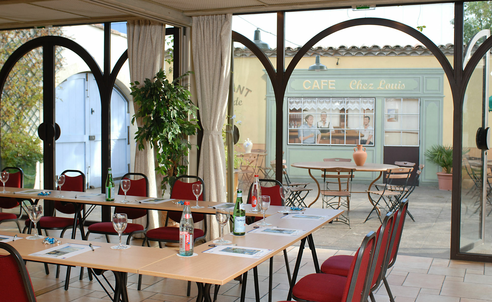 Logis NIMOTEL Hôtel Cosy Nîmes Exterior foto